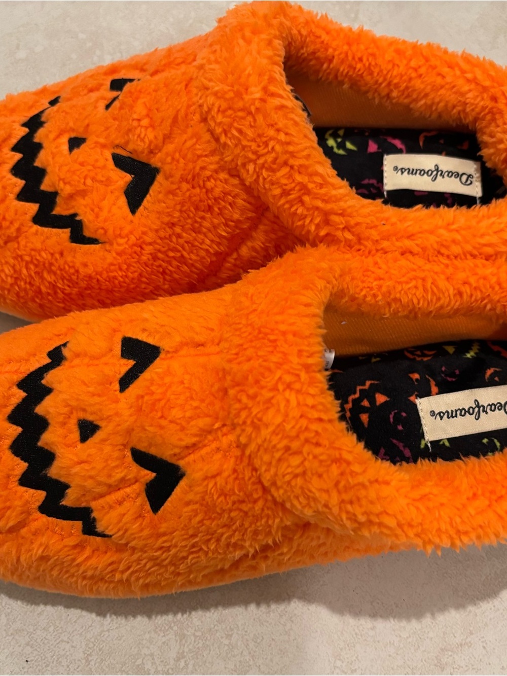 dearfoams Orange Jack-o'-Lantern Unisex Memory Foam Clog Slippers